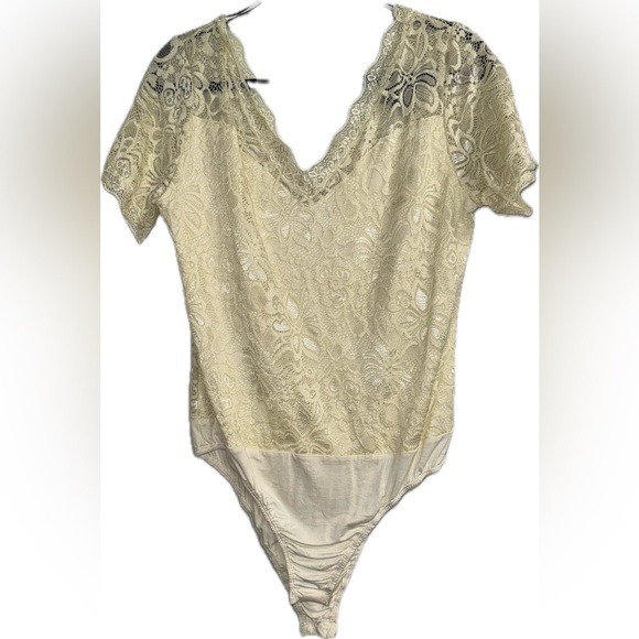 Elegant Cream Lace Bodysuit - Picture 2 of 2